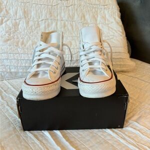Girls converse lift size 2 white